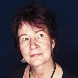 Carola Tauber_MaHe Carola Tauber hat dunkle, kurze Haare
